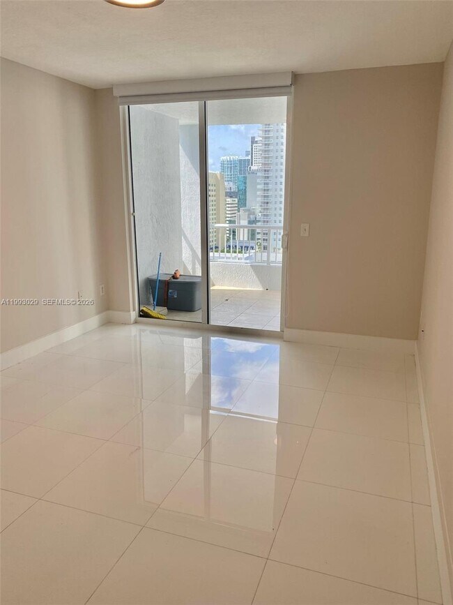 Building Photo - 170 SE 14th St