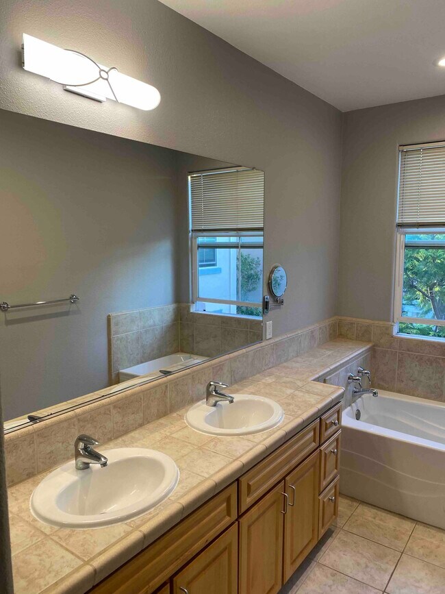 Building Photo - 5038 Russo Dr