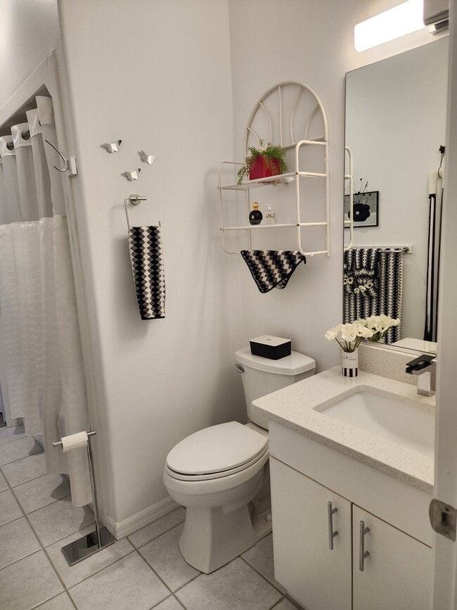 Building Photo - 1876 W Shanelle Path