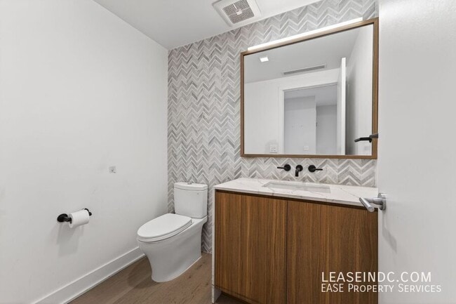 Building Photo - 1332 8th St NW