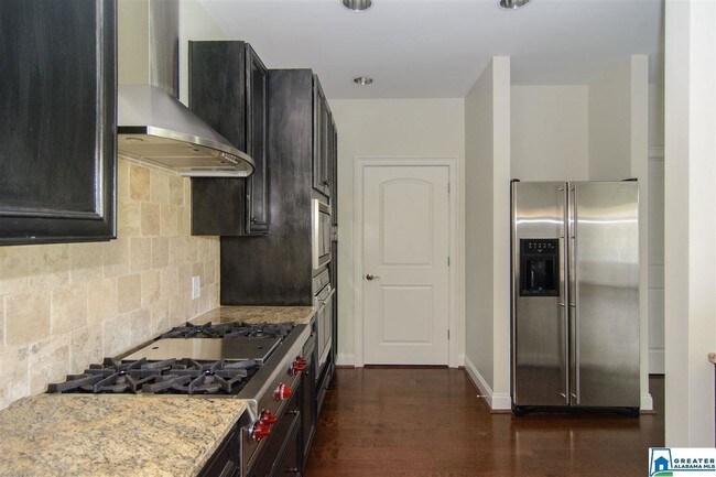 Building Photo - 2600 Highland Ave