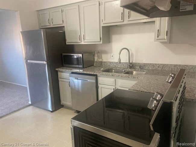 Building Photo - 6121 Orchard Lake Rd