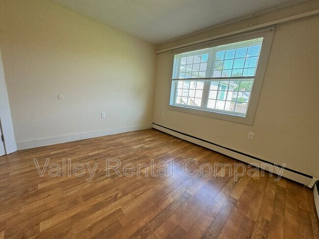 Building Photo - 132 Middle St