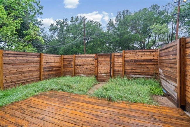 Building Photo - 6401 Chimney Creek Cir