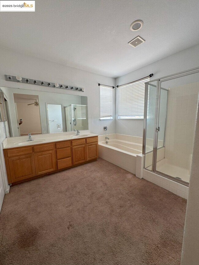 Building Photo - 645 Rockspray Cir