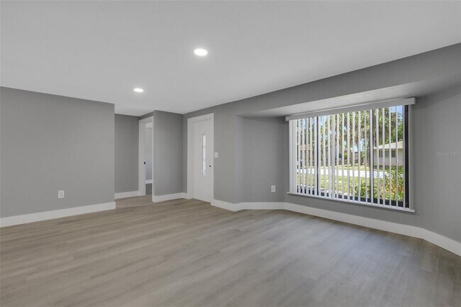 Building Photo - 4645 Hunter Ridge Dr