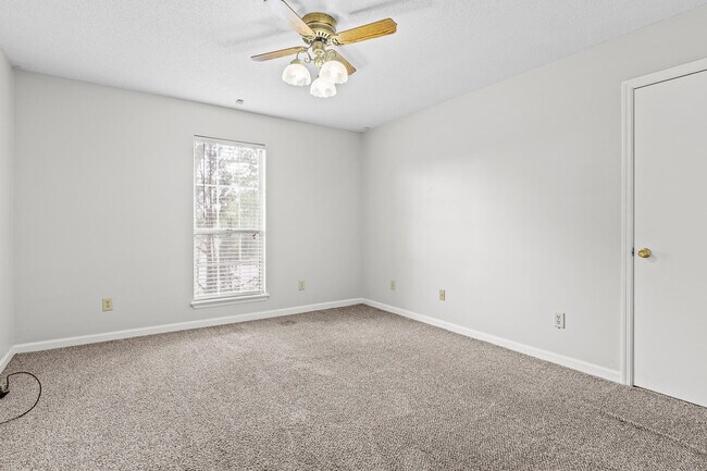 Building Photo - 622 Ridgefield Dr