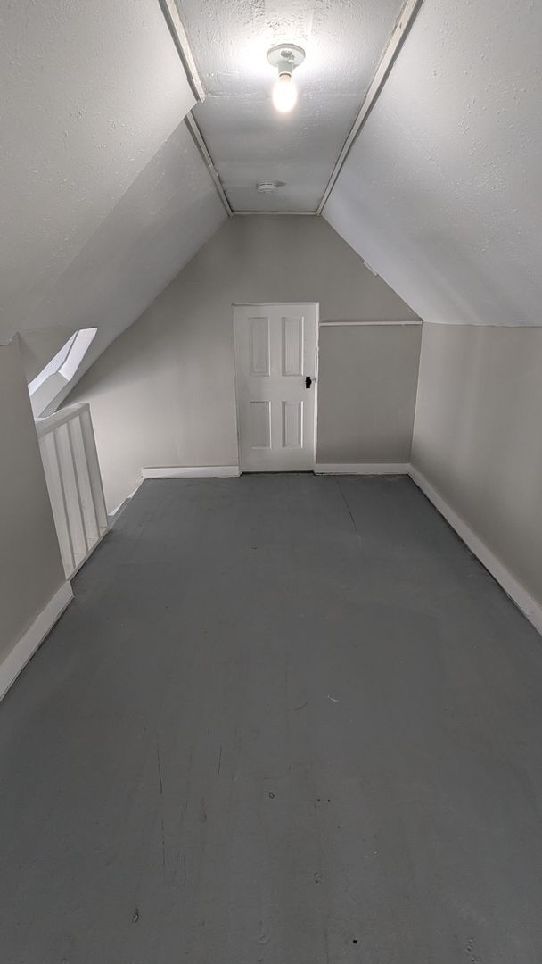 Building Photo - Welcome to this newly renovated, 3-bedroom home located in the heart of Akron