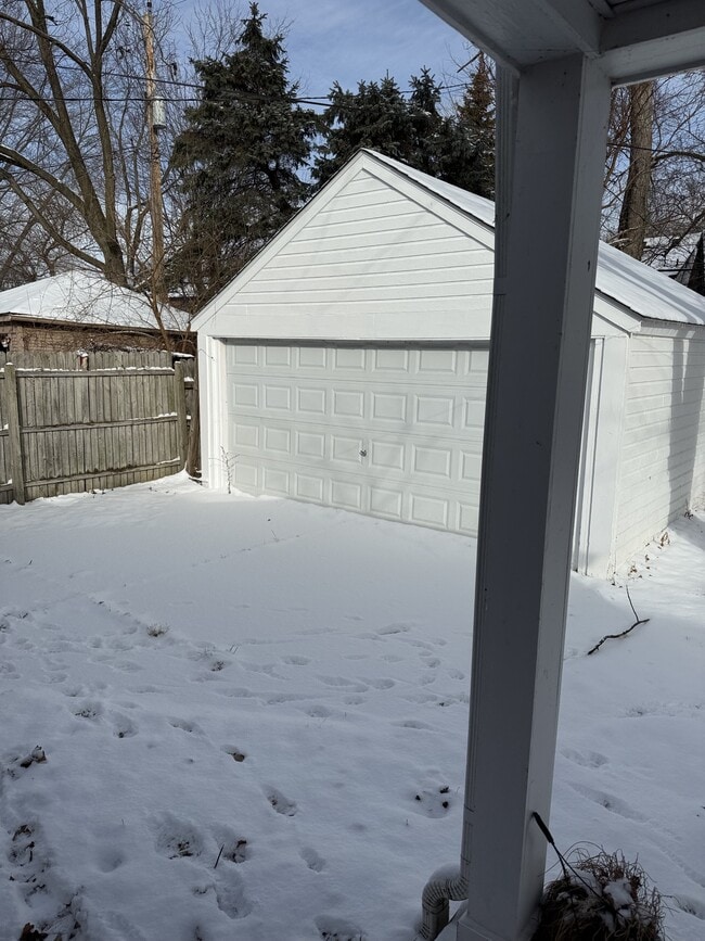 Building Photo - 5752 Bishop St