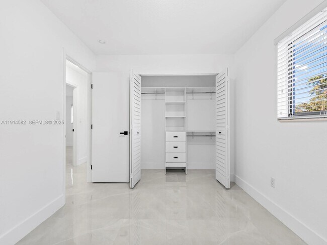 Building Photo - 19850 Franjo Rd