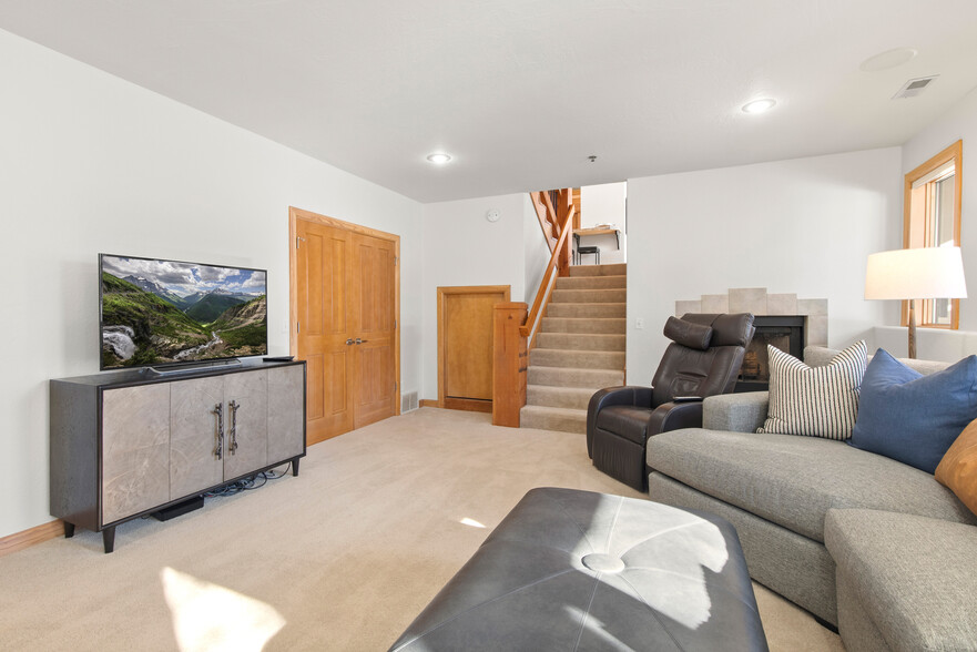 Building Photo - 3133 Mountain Ridge Ct