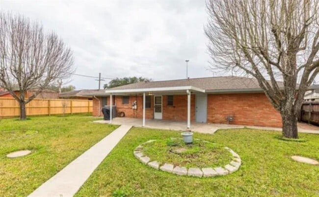 Building Photo - 1575 Longfellow Dr