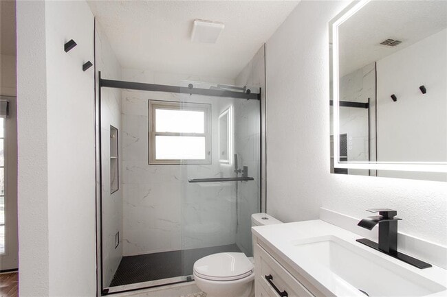 Building Photo - 501 Greenway Dr