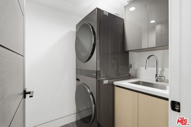 Building Photo - 11769 Bellagio Rd