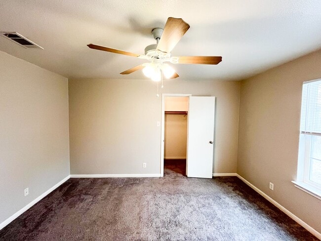 Building Photo - 1213 Cinch Dr