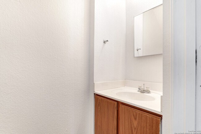 Building Photo - 10106 Amber Flora Dr
