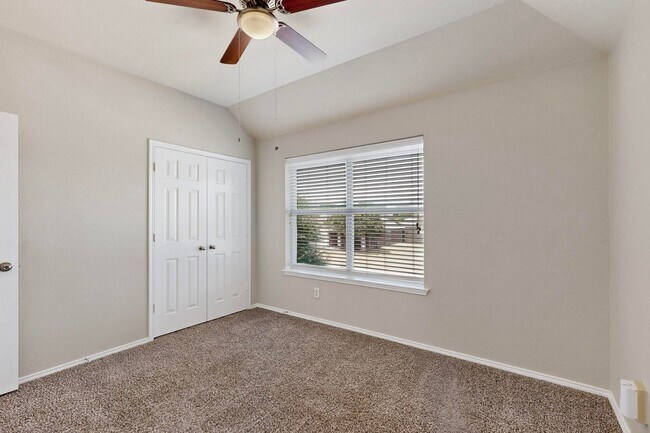 Building Photo - Great Home with Room To Grow in Southbrook!