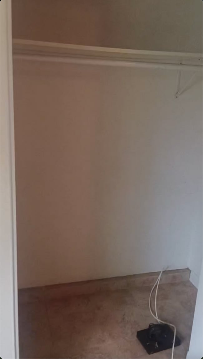 Closet 1 - 13137 Hartland St
