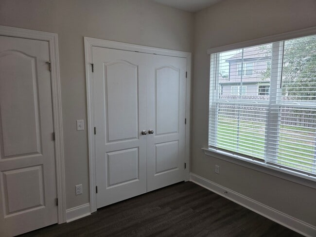 Building Photo - 57 Oakmont Dr