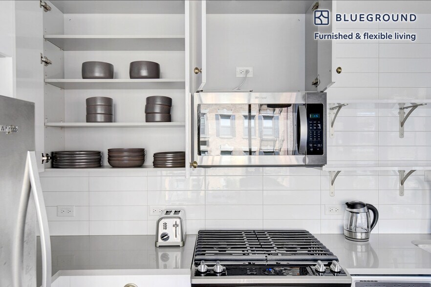 Building Photo - 676 North LaSalle Drive-GO FL3-ID440