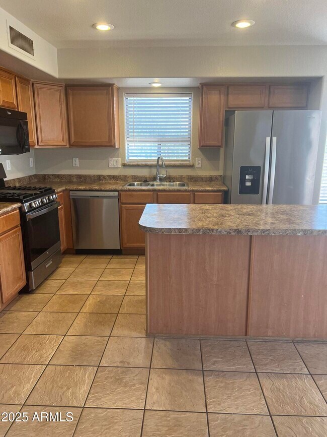 Building Photo - 42606 Chambers Dr