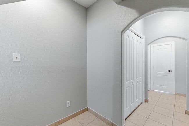 Building Photo - 408 Eichwurzel Ln