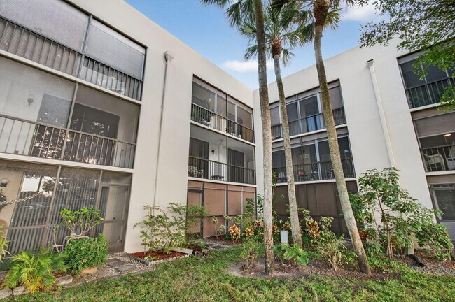 Building Photo - 5220 Las Verdes Cir