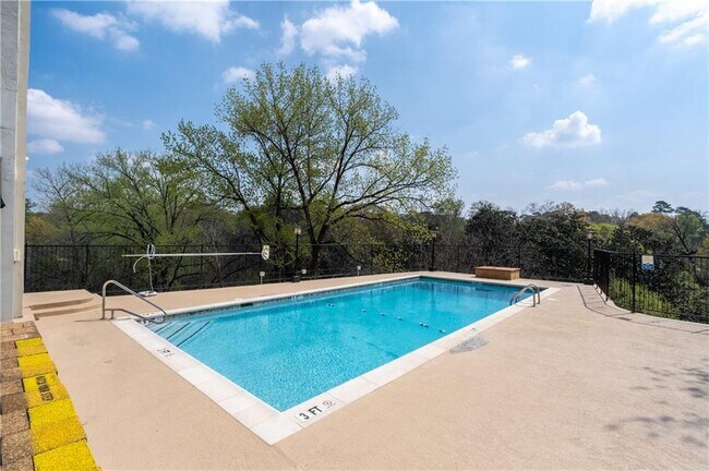 Building Photo - 2285 Peachtree Rd NE