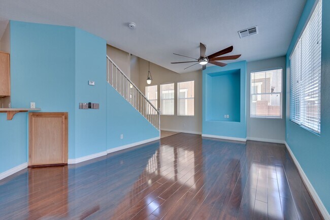 Building Photo - NW 3 bedroom!! Community Pool!! Playground...