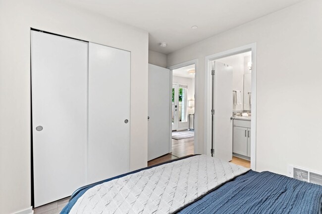 Building Photo - Like-New 4BR Corner Home w/ A/C, 2-Car Garage & Bonus Room