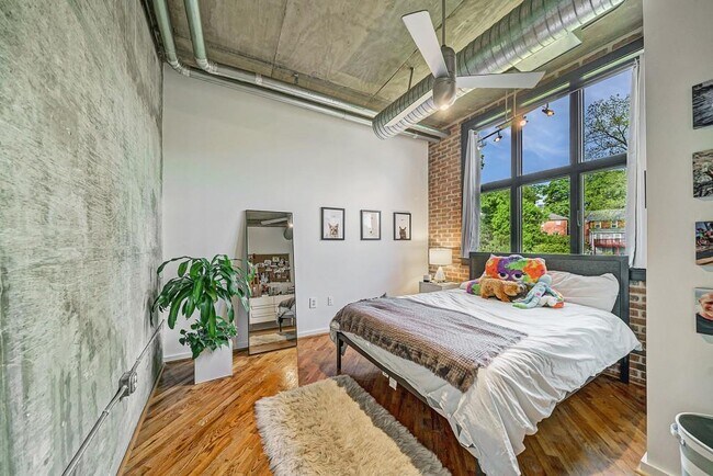 Building Photo - 640 Glen Iris Dr NE