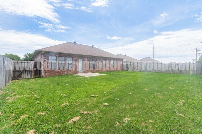 Building Photo - 965 Wineberry Rd