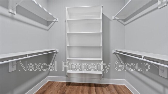 Building Photo - 1068 Bruce St