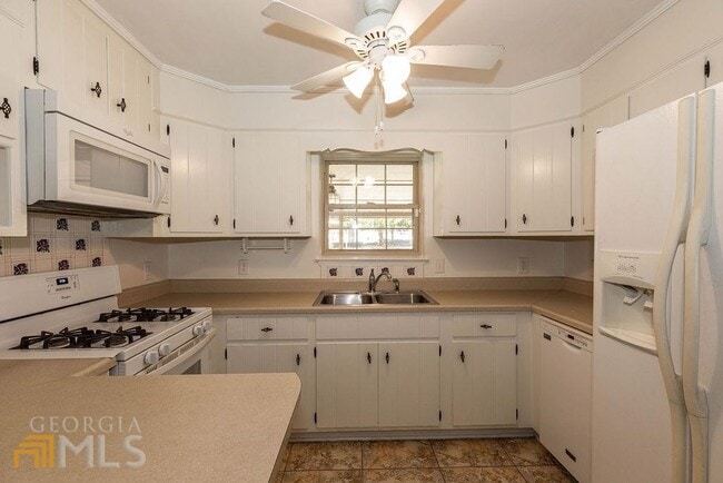 Building Photo - 404 E First St