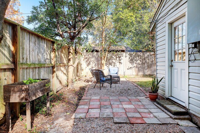 Building Photo - 1070 Lamonte Ln