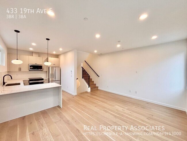 Building Photo - 433 19th Ave E