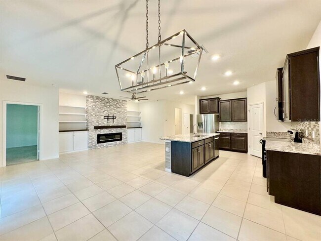 Building Photo - 12544 Shining Willow St