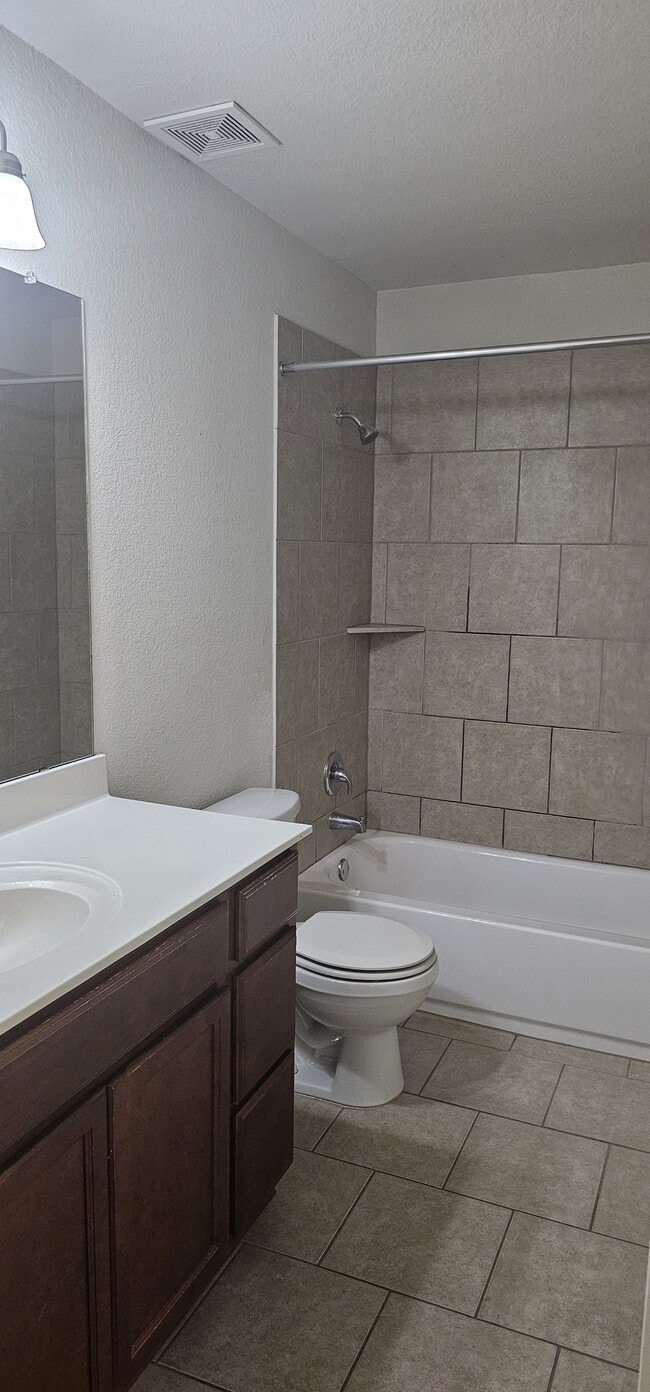 Building Photo - 5501 Bradford Pear Ln