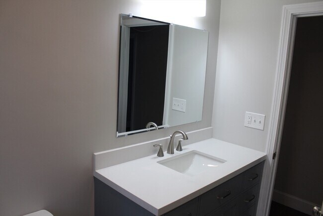 Building Photo - 2 Norman Ave