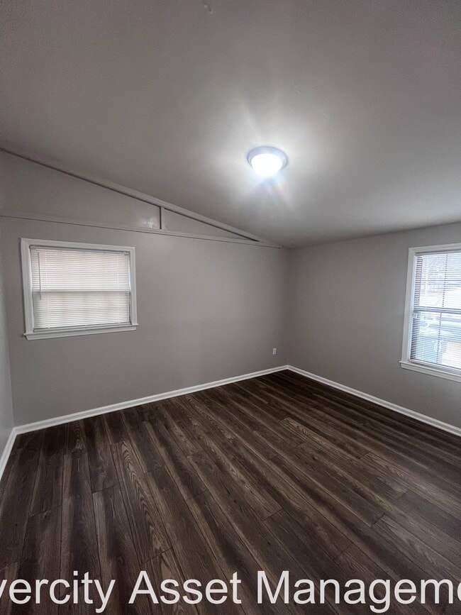 Building Photo - 1316 E Raines Rd