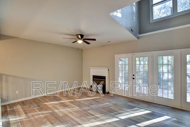 Building Photo - 740 S Lake Cir