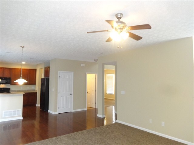 Building Photo - 1004 Taylor Glen Blvd E