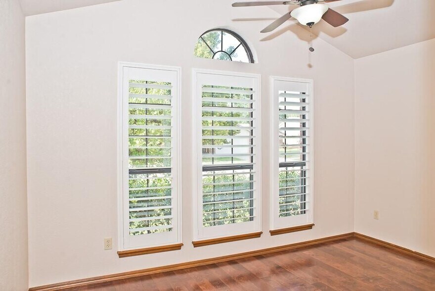 Building Photo - 608 Coopers Hawk Dr