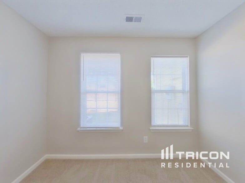 Building Photo - 5000 Poplar Glen Dr