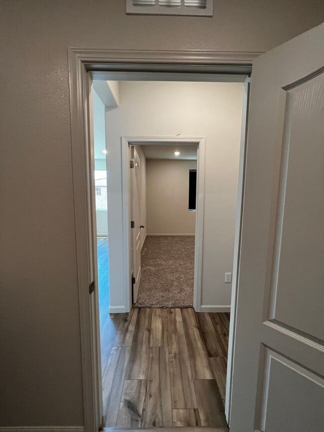 Building Photo - 2035 Greenbriar Dr