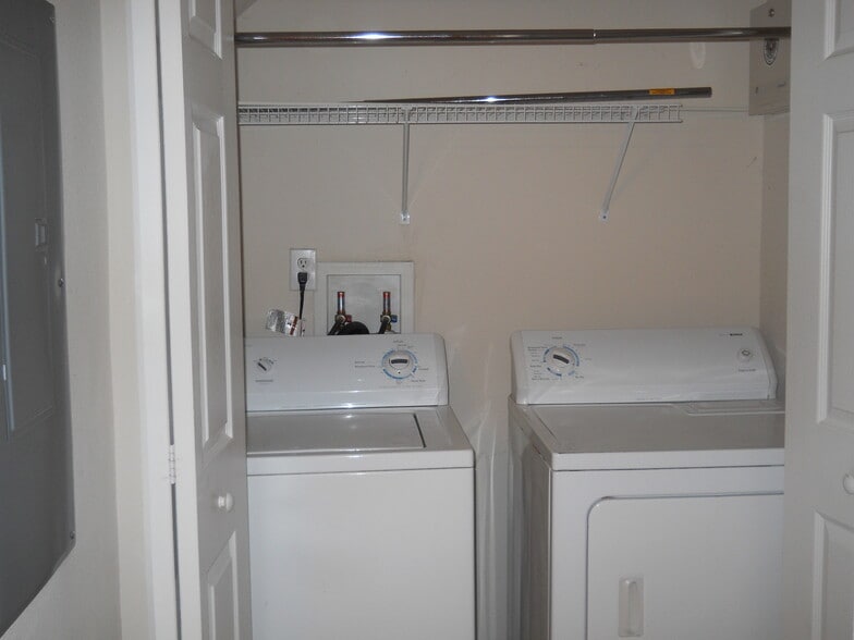 Building Photo - 975 Luminary Cir