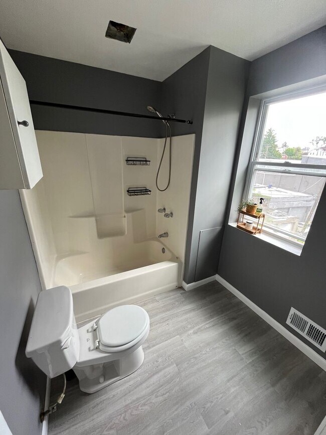 Building Photo - 208 McKinley St