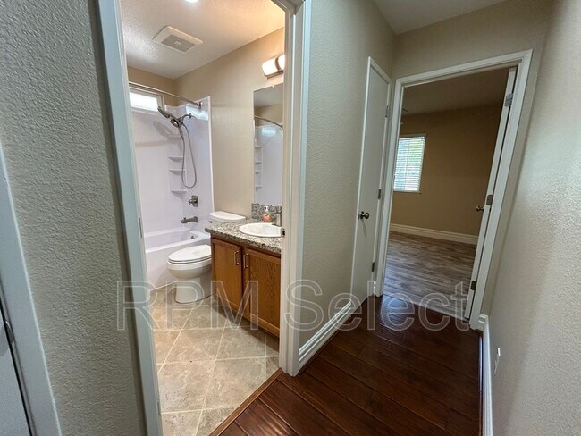 Building Photo - 10862 Wethersfield Dr