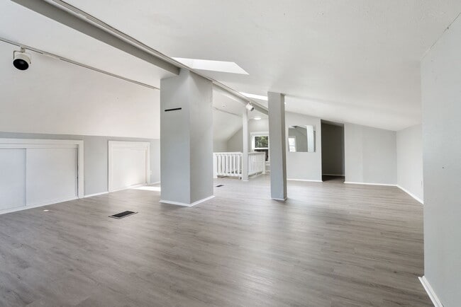 Building Photo - Charming 3 Bedroom Home in NE Portland!