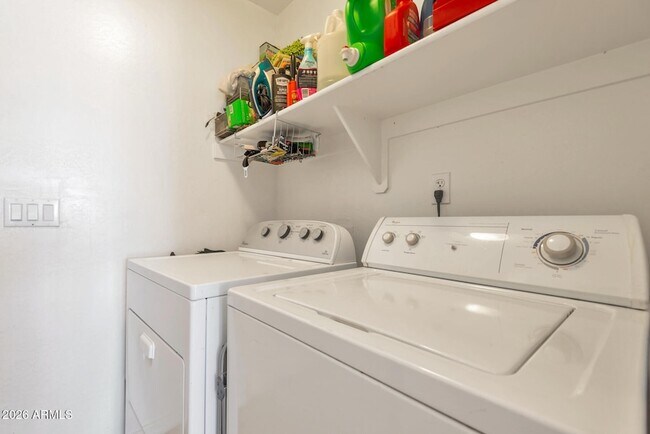 Building Photo - 2019 E Campbell Ave